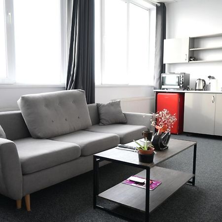Luana Airport Apartments #9 オトペニ エクステリア 写真