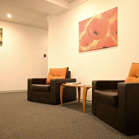 Luana Airport Apartments #9 オトペニ エクステリア 写真