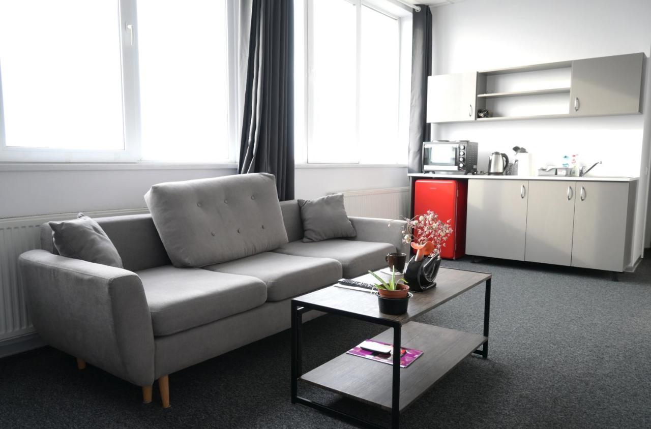 Luana Airport Apartments #9 オトペニ エクステリア 写真